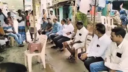 ରାୟଗଡା: ଖେଦାପଡ଼ା ଗ୍ରାମର ମୃତ କନେଷ୍ଟବଲ ଲାବଣ୍ୟ ଗାଣ୍ଟାଙ୍କ ଘରକୁ ଯାଇ ଶୋକସନ୍ତପ ପରିବାରଙ୍କୁ ଭେଥିଲେପୂର୍ବତନ ଆଦିବାସୀ ମନ୍ତ୍ରୀଜଗନ୍ନାଥ ସାରକା