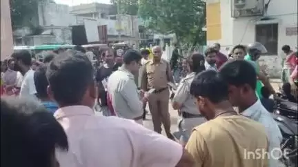রতুয়া ১: জলে ডুবে মৃত দুই পুত্র সন্তানের দেহ ময়নাতদন্তের জন্য মালদা মেডিকেল কলেজ হাসপাতালে পাঠালো রতুয়া থানার পুলিশ
