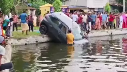 চুঁচুড়া-মগরা: অল্পের জন্য প্রাণে বাজলো সাধু দম্পতি ঘটনাটি চুঁচুড়ার