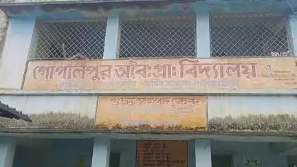 বাসন্তী: গত আমফান ঝড়ে ক্ষতিগ্রস্ত হয় ক্যানিংয়ের গোপালপুরের স্কুল,আজও মেরামতি হয়নি,রাজ্য সরকারকে কটাক্ষকরে গদখালি থেকেজেলা BJP
