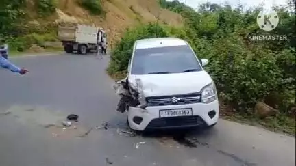 তেলিয়ামুড়া: মুঙ্গিয়াকামি থানাধীন ৪৭ মাইল এলাকায় দুই গাড়ির মুখোমুখি সংঘর্ষ হয়, হতাহতের কোন খবর নেই