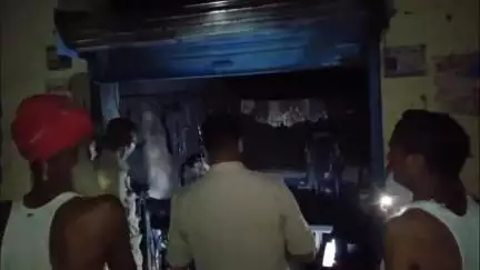 अमेठी: टेलर की दुकान में शॉर्ट सर्किट से लगी आग, हुआ हजारों का नुकसान