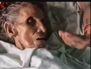 यूपी के झांसी में 90 साल की दादी को कंपाउंडर ने किया था 'मृत' घोषित, परिजन बोले- ढाई घंटे बाद गंगाजल डालते ही लौटी सांसें
 Source: @cool.saif7860.ms65