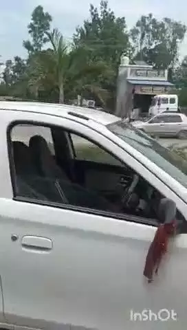 बेहट: गंदेवड़ पेट्रोल पंप के पास डंपर ने कार को मारी टक्कर, कार हुई क्षतिग्रस्त