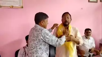 হাইলাকান্দি: হাইলাকান্দিতে জেলা কংগ্রেস সভাপতি ইসহাক আলি বড়ভুঁইয়াকে সংবর্ধনা প্রদান দলীয় নেতা কর্মীদের