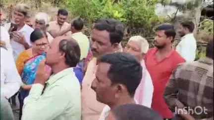 కొత్తగూడెం: 50,000 తీసుకొని అనహరులకు ఇందిరమ్మ ఇండ్లు మంజూరు చేసి అర్హులకు అన్యాయం జరిగిందని కలెక్టరేట్ ఎదుట బాధితుల ఆందోళన