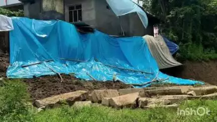 भोटा: हमीरपुर विधानसभा क्षेत्र के विभिन्न गांवों का दौरा कर विधायक आशीष शर्मा ने नुकसान का लिया जायजा