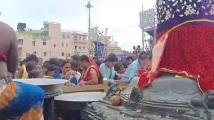 ପୁରୀ ମ୍ୟୁନିସିପାଲଟି: ଗରୁଡ଼ଶୟନ ଦ୍ୱାଦଶୀ ଅବସରରେ ରଥରୂଢ ଶ୍ରୀ ଜୀଉ ଙ୍କୁ ଦର୍ଶନ କଲେ ଲକ୍ଷାଧିକ ଭକ୍ତ ଶ୍ରଦ୍ଧାଳୁ l