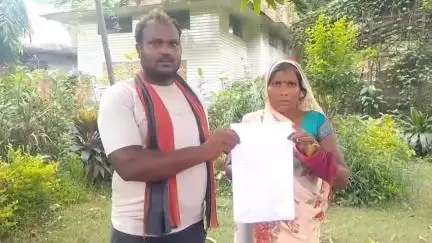 मिर्ज़ापुर: माधोपुर गांव की निवासिनी पीड़िता ने एसपी को ज्ञापन सौंपकर गांव के दबंगों पर जमीन कब्जा करने और मारपीट का आरोप लगाया