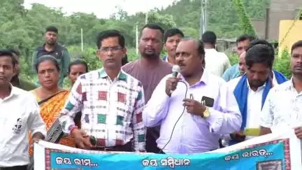 ଦେବଗଡ: ଗଞ୍ଜାମ ଜିଲ୍ଲାରେ ଦଳିତଙ୍କୁ ନିର୍ଯ୍ୟାତନା ପ୍ରତିବାଦ ଏବଂ ଦେବଗଡ ଜିଲ୍ଲାପାଳଙ୍କ କାର୍ଯ୍ୟାଳୟରେ ଦାବିପତ୍ର ପ୍ରଦାନ