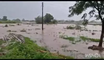 મોડાસા: અણદાપુર સહિતના વિસ્તારમાં ધોધમાર વરસાદ વરસતા ડાયવર્ઝન ધોવાયા
