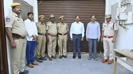 నిజామాబాద్ సౌత్: నగరంలోని ఈవీఎం గోడౌన్ ను పరిశీలించిన కలెక్టర్