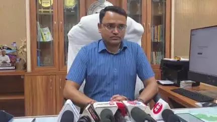 ସମ୍ବଲପୁର ମ୍ୟୁନିସିପାଲଟି: ସମ୍ବଲପୁର ଜିଲ୍ଲାରେ ବନ୍ୟା ସ୍ଥିତି ମୁକାବିଲା ନେଇ ଜିଲ୍ଲାପାଳ ରଖିଲେ ନିଜ କାର୍ଯ୍ୟାଳୟରେ ପ୍ରତିକ୍ରିୟା