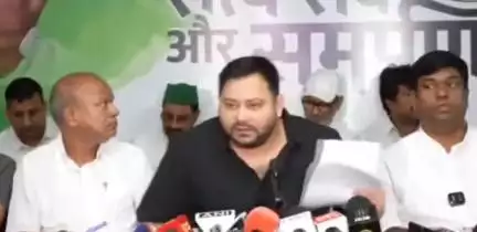 पटना ग्रामीण: पटना में नेता प्रतिपक्ष तेजस्वी यादव ने उठाए सवाल, वोटर ID बनवाने के लिए आधार कार्ड को क्यों किया गया है एक्सक्लूड