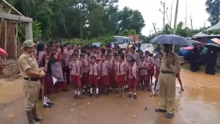 সোনামুড়া: উত্তর দুর্লভপুর হাই স্কুলে শিক্ষক বদলির প্রতিবাদে সোনামুড়া-রাজনগরে পথ অবরোধ পড়ুয়াদের #jansamasya