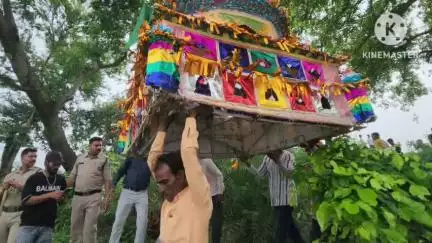 शाढ़ौरा: करबला सिंध नदी के चारोदा घाट पर सुपुर्द-ए-खाक हुए ताजिये, बड़ी संख्या में मुस्लिम समाज के लोग रहे मौजूद