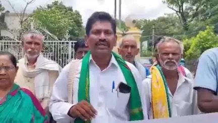 పత్తికొండ: వెల్దుర్తి మండలం పుల్లగుమ్మి గ్రామంలో రైతు భూములు ఐరన్ లీజు రద్దు చేయాలని రైతులు ఆందోళన