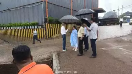 आदित्यपुर गम्हरिया: सरायकेला की प्रभारी SDO, CO एवं अन्य अधिकारी Kross लिमिटेड यूनिट 5 की विवादित भूमि का निरीक्षण करने पहुंचे