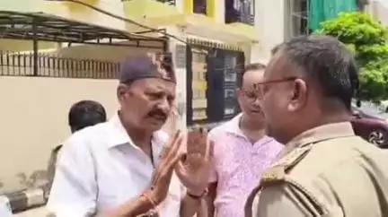 रामनगर से पड़ाव चौड़ीकरण पर मुआवजा की मांग को लेकर पीएम के जनसंपर्क कार्यालय पर सौंपा पत्रक