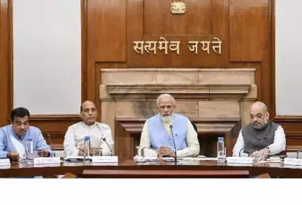 GST में संभावित बदलाव होने के बाद कौनसी चीज़ें हो सकती हैं सस्ती व महंगी?