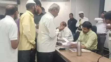 అసిఫాబాద్: ప్రజావాణిలో దరఖాస్తులను స్వీకరించిన ఆసిఫాబాద్ జిల్లా కలెక్టర్ వెంకటేష్ దోత్రే