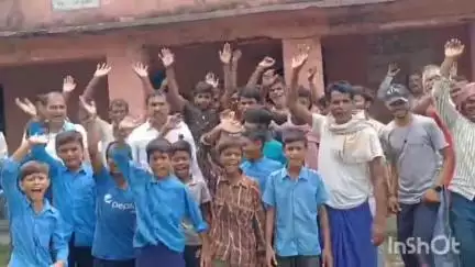 डुमरांव: अदफा मध्य विद्यालय का भवन जर्जर होने से 4 किमी. दूर भेजे गए 400 बच्चे, बाधित हो रही शिक्षा #jansamasya