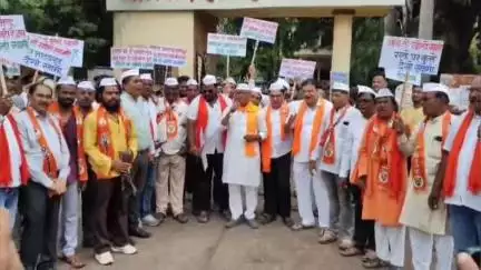 जालना: जालना शहरातील नागरी समस्यांवरून महापालिका कार्यालयावर शिवसेना ठाकरे गटाचा आंखे तो खोलो स्वामी आंदोलन..
#Jansamasya