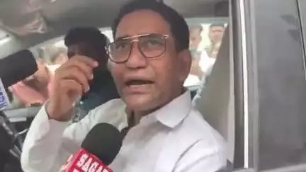 डुमरा: सीतामढ़ी पहुंचे भोजपुरी अभिनेता व सांसद दिनेश लाल यादव 'निरहुआ', कहा- मंदिर विकास के लिए दिए करोड़ों रुपए