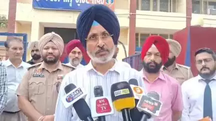 ਗੁਰਦਾਸਪੁਰ: ਜ਼ਿਲ੍ਹਾ ਅਤੇ ਸੈਸ਼ਨ ਜੱਜ ਵੱਲੋਂ ਕੇਂਦਰੀ ਜੇਲ੍ਹ ਗੁਰਦਾਸਪੁਰ ਦਾ ਕੀਤਾ ਗਿਆ ਦੌਰਾ ਕੈਦੀਆਂ ਤੇ ਹਵਾਲਾਤੀਆਂ ਦੀਆਂ ਮੁਸ਼ਕਲਾਂ ਸੁਣੀਆ