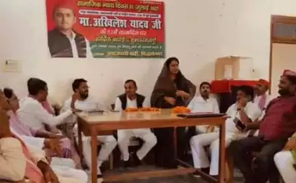 नौगढ़: सपा के लोगों ने समाजवादी पार्टी जिला कार्यालय पर किया मासिक बैठक
