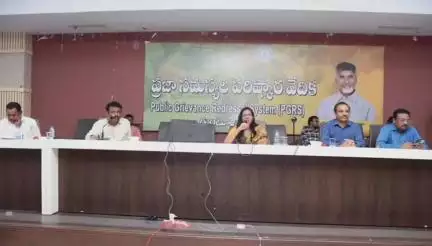 గుంటూరు: ప్రజా సమస్యల పరిష్కార వేదిక కార్యక్రమంలో పాల్గొన్న జిల్లా కలెక్టర్ ఎస్. నాగలక్ష్మీ