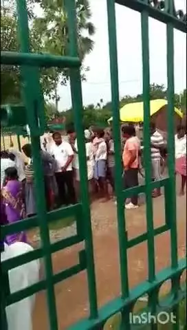 పర్వతగిరి: ఏనుగల్లు లో యూరియా కోసం రైతుల పడికాపులు  కార్యాలయం వద్ద క్యూ కట్టిన రైతులు యూరియా లేదు అని చెప్పడంతో వెనుదిరిగిన రైతులు