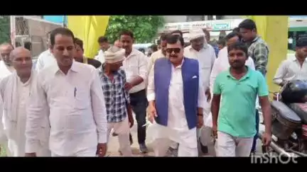 अरवल: जहानाबाद सांसद ने शहर के एक निजी होटल में कार्यकर्ताओं के साथ बैठक की
