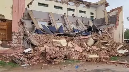 बीकानेर: एसपी मेडिकल कॉलेज की बिल्डिंग की दीवार ढही, बड़ा हादसा टल गया
