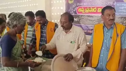 సమాజ సేవతో మానవజన్మకు సార్ధకత : బేతంచెర్ల ఆసుపత్రి సూపర్ అటెండెన్స్ సాగరిక