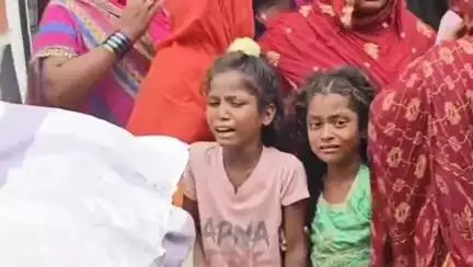 बासोपट्टी: गुदरी बाजार के पास ट्रक से कुचलकर बाइक सवार महिला की मौत