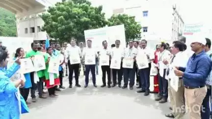 విశాఖపట్నం: హెచ్ పి సిఎల్ , జి వి ఎం సి స్వచ్ఛతా పక్షోత్సవాల కార్యక్రమాలను ప్రారంభించిన జీవీఎంసీ కమిషనర్.