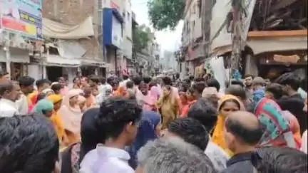 बेगूसराय: बेगूसराय के डुमरी गांव में प्रेम प्रसंग में युवक की पिटाई से मौत, लोगों का हंगामा