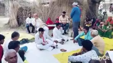 टांडा: मांझा कम्हरिया गांव में अनशन पर बैठे कांग्रेस जिला अध्यक्ष, सरयू नदी की कटान रोकने की मांग, प्रभावित लोगों ने मांगी मदद