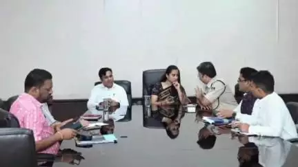 ଝାରସୁଗୁଡା: ଲଗାଣ ବର୍ଷା ଫଳରେ ଜିଲ୍ଲାର କ୍ଷତିଗ୍ରସ୍ତ  ସ୍ଥାନର ମରାମତି ଏବଂ ପୁନରୁଦ୍ଧାରକୁ ନେଇ ଜିଲ୍ଲାପାଳଙ୍କ କାର୍ଯ୍ୟାଳୟରେ ଏକ ଜରୁରୀ ସମୀକ୍ଷା ବୈଠକ