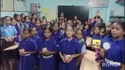 समुद्रपूर: विद्यार्थिनी म्हणाल्या: आम्हीही पोषण वाटिका उभारू, 
गिरड येथील कन्या शाळेचा देशी बीज दान अभियानात उत्फुर्त सहभाग