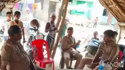 नानपारा: मानिकपुर गांव में उधारी मांगने पर युवक ने मंदिर में की तोड़फोड़, घटना के बाद तनाव, पुलिस जांच में जुटी