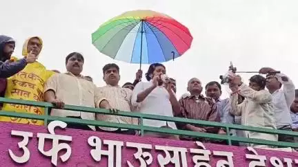 अमरावती: बच्चु कडूंच्या ७/१२ कोरा कोरा यात्रेला सुरुवात; भर पावसात शेतकऱ्यांची मोठ्या संख्येने हजेरी