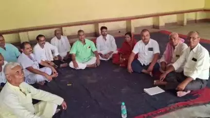 मोरवा: मोरवा के खुदॅनेश्वर धाम में श्रावणी मेले को लेकर शांति समिति की बैठक, प्रशासनिक अधिकारी नहीं आने से लोगों में आक्रोश