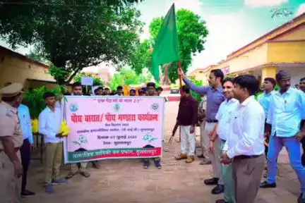 सुल्तानपुर: जिलाधिकारी ने वन महोत्सव सप्ताह के अंतर्गत 'वृक्ष बारात जनजागरूकता रैली' का हरी झंडी दिखाकर किया शुभारम्भ
