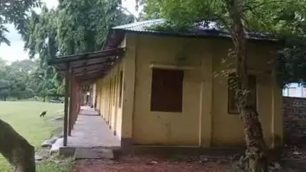 বিশালগড়: কাঞ্চনমালা এসবি স্কুলে মাঠে গরুর চড়াকে কেন্দ্র করে ছাত্রছাত্রীদের মধ্যে সাধারণ সমস্যার সম্মুখীন #jansamasya