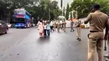 नागपूर शहर: आमदार परिणय फुके यांची वहिणी मुलांसह विधान भवना बाहेर आक्रमक, मुख्यमंत्र्यांकडे न्याय मागताना पोलिसांनी घेतली ताब्यात