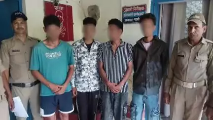 कर्णप्रयाग: कर्णप्रयाग पुलिस ने दिखाई सख़्ती, सार्वजनिक स्थान पर झगड़ा कर रहे चार युवकों को किया गिरफ्तार