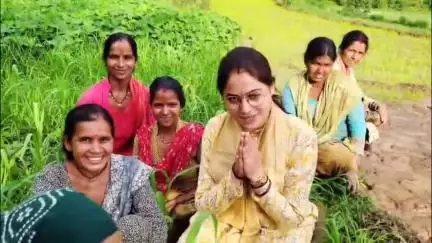 कांडा: भैरुचौबट्टा जिला पंचायत सीट से भाजपा की अधिकृत प्रत्याशी हेमलता के दो जगह नाम होने पर आपत्ति, चुनाव लड़ने पर संदेह