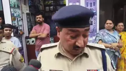 बेगूसराय: युवक की मौत के बाद सदर डीएसपी सुबोध कुमार ने घटनास्थल पर पहुंचकर घटना की जानकारी दी